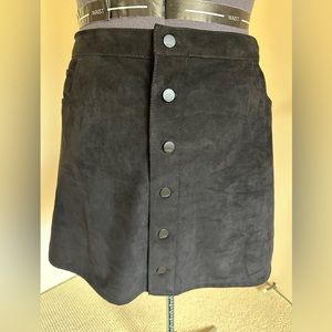 Express suede mini skirt, L